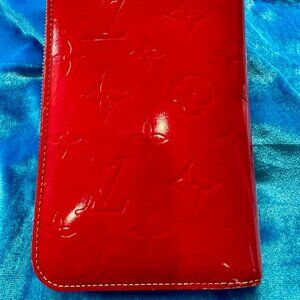Authentic Louis Vuitton Vernis Zippy Wallet / Card Holder / Passport Holder